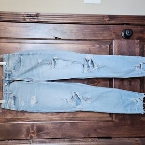 AMERICAN Eagle Size 2 short ripped Stretch jeans BRAND NEW condition